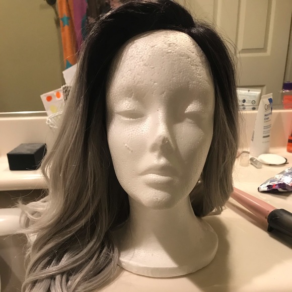 Grey wig - Picture 1 of 4